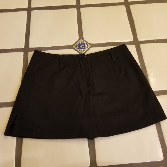 SmartSet Black Mini Skort - Picture 2 of 9